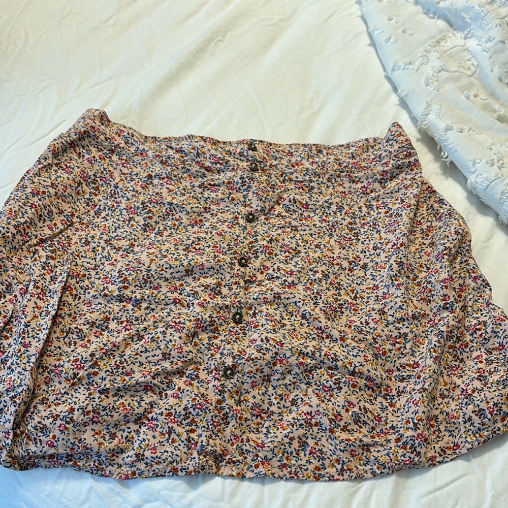 Xhilaration floral skirt. Size large great condition
